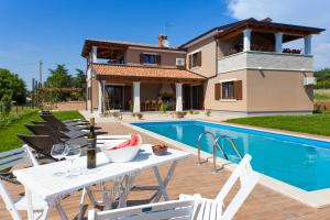 Villa Roza in Central Istria with large garden and playground for kids - Whirlpool