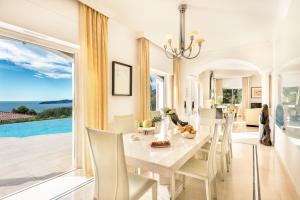 Villas Villa Monaco - Luxury Living in Cap d-Ail with Bentley, Butler and Heated Pool : photos des chambres