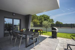 Villa Tika in Pula for families with kids playground