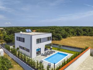Villa Tika in Pula for families with kids playground