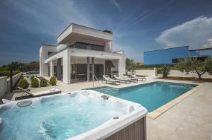Villa Una in Pula with heated pool and whirlpool