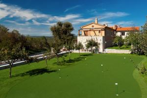 Villa Vlastelini I near Labin with large garden for families 
