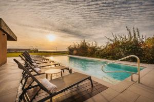 Villa Vigneto near Novigrad for 15 persons with sea view and whirlpool