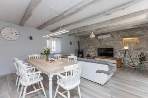 Villa Viscum in Central Istria for 8 persons with large garden - pet friendly 