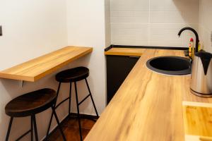 Central Modern Apartment - Victory Square near Government Building