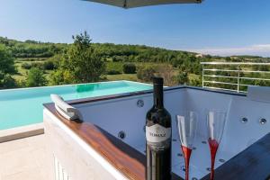 Villa Zvonar near Motovun with large pool and whirlpool 