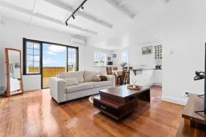 Albert.T Home - Avondale