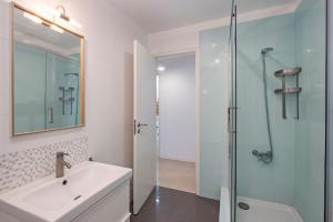 LISBON STORYTELLERS - Terrace by the River