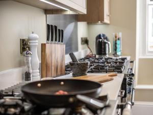 10 Bed in Northam 78035