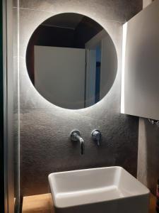 Artemis Luxury Suite in Iktinou Pedestrian & Mitropolitou Iossif area