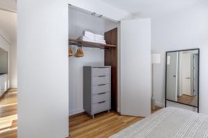 Midtown West 1br w doorman nr rockefeller center NYC-1394