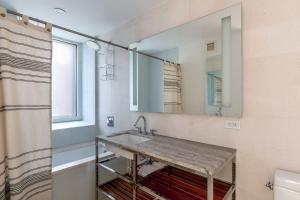 Midtown West 1br w doorman nr rockefeller center NYC-1394