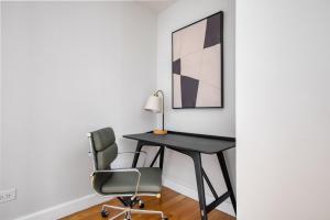 Midtown 1br w gym elevator nr Rockefeller Ctr NYC-1401