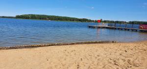 Domki z bala przy plaży Orle Jezioro Głuszyńskie