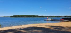 Domki z bala przy plaży Orle Jezioro Głuszyńskie