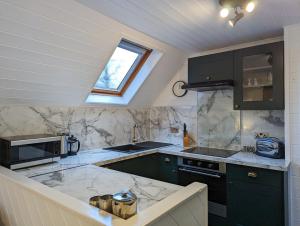 Morrigan 7-Hot Tub-Pet Friendly-Boutique-Perthshire-Families