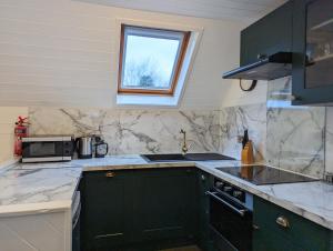 Morrigan 7-Hot Tub-Pet Friendly-Boutique-Perthshire-Families