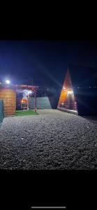 CABANĀ TIP A LA 300 m De CASTEL