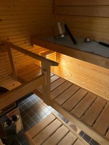 Top floor flat with sauna, AC & free parking