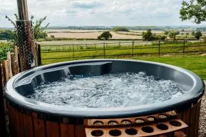 Fibden Farm Glamping - Luxury Safari Lodge - Stoke Prior