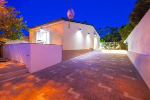 Villa Manuela near Medulin with private pool only 500 meters from sea