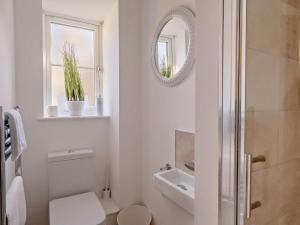 3 Bed in Newport 90250