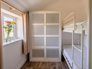 3 Bed in Newport 90250