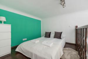 Topolowa Apartment City Centre Cracow by Renters