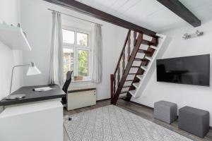 Topolowa Apartment City Centre Cracow by Renters