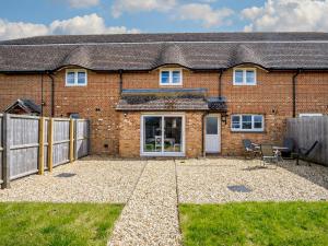 2 Bed in Newport 90247