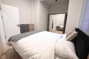 Umbrella Street Center Luxury 2 Bedroom