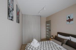 Nowy Złocień Comfort Apartment by BookingHost