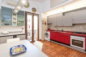 Stunning Center Rome Apartment