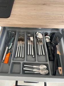 Joli studio, idéalement situé!!