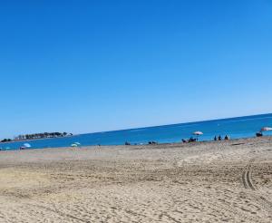 Ático dúplex en primera línea con piscina privada!