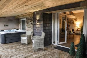Tanyard Barn - Luxury Hot Tub & Secure Dog Field Included