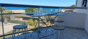 CAPITELLES - Face à la mer et la piscine - front de mer - ref vuail