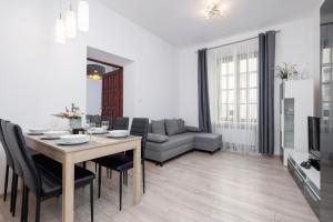 Spacious, 2 Bedrooms Apartment Cracow City Centre by Noclegi Renters
