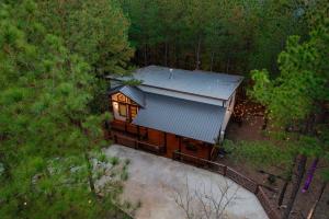 Secluded Luxury Cabin w/ Hot Tub & Fireplace