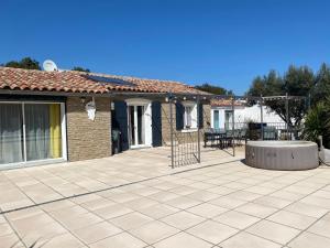 VILLA AVEC PISCINE