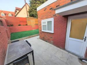 Colchester 3-Beds Sleeps 5 with Parking & WiFi