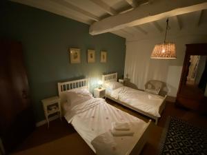 Villas Immaculate 6 plus Bed Villa with pool in Sarron : photos des chambres