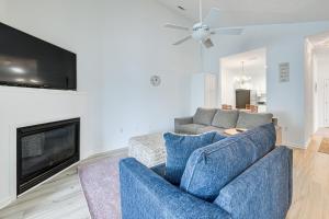 1 Mi to Beach Myrtle Beach Condo with Pool Access