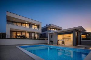 HADRIE LUXURY RESORT AND VILLAS ROVA b 