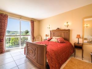 Spacious villa with private swimming pool