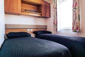 Captivating 6-Person Caravan in Rhyl