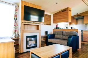 Captivating 6-Person Caravan in Rhyl - 2-gwiazdkowe hotele w mieście Rhyl