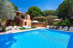 Villa in San Rafael Sleeps 12