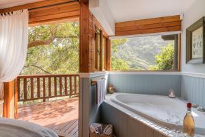 Ballots Bay Treehouse