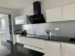 Appartements Appartement Standing avec Terrasse Vue Etang, 2 chambres et WIFI - Meze - FR-1-604-37 : photos des chambres